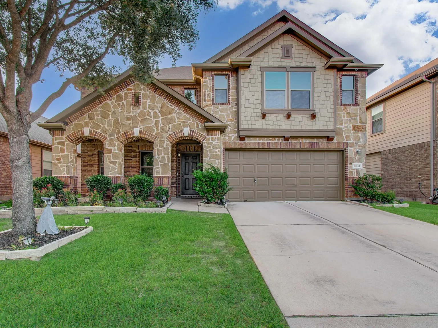 4 bed, 2.5 bath, 3353 sqft, $3,100 — Photo 1