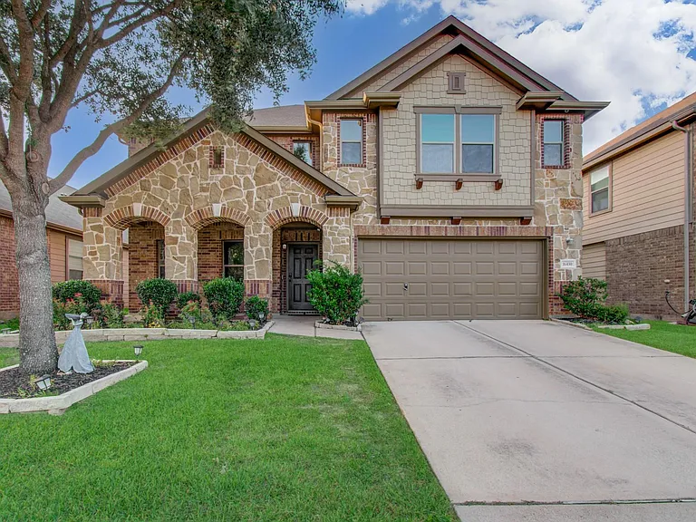 16430 Williamstown Dr — Photo 1