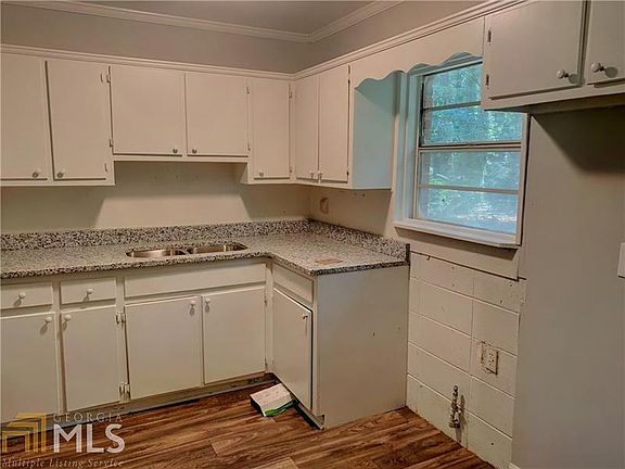 5th image of 860 Sylvan Park Dr