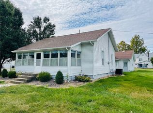 123 S 3rd St, Brownstown, IL 62418