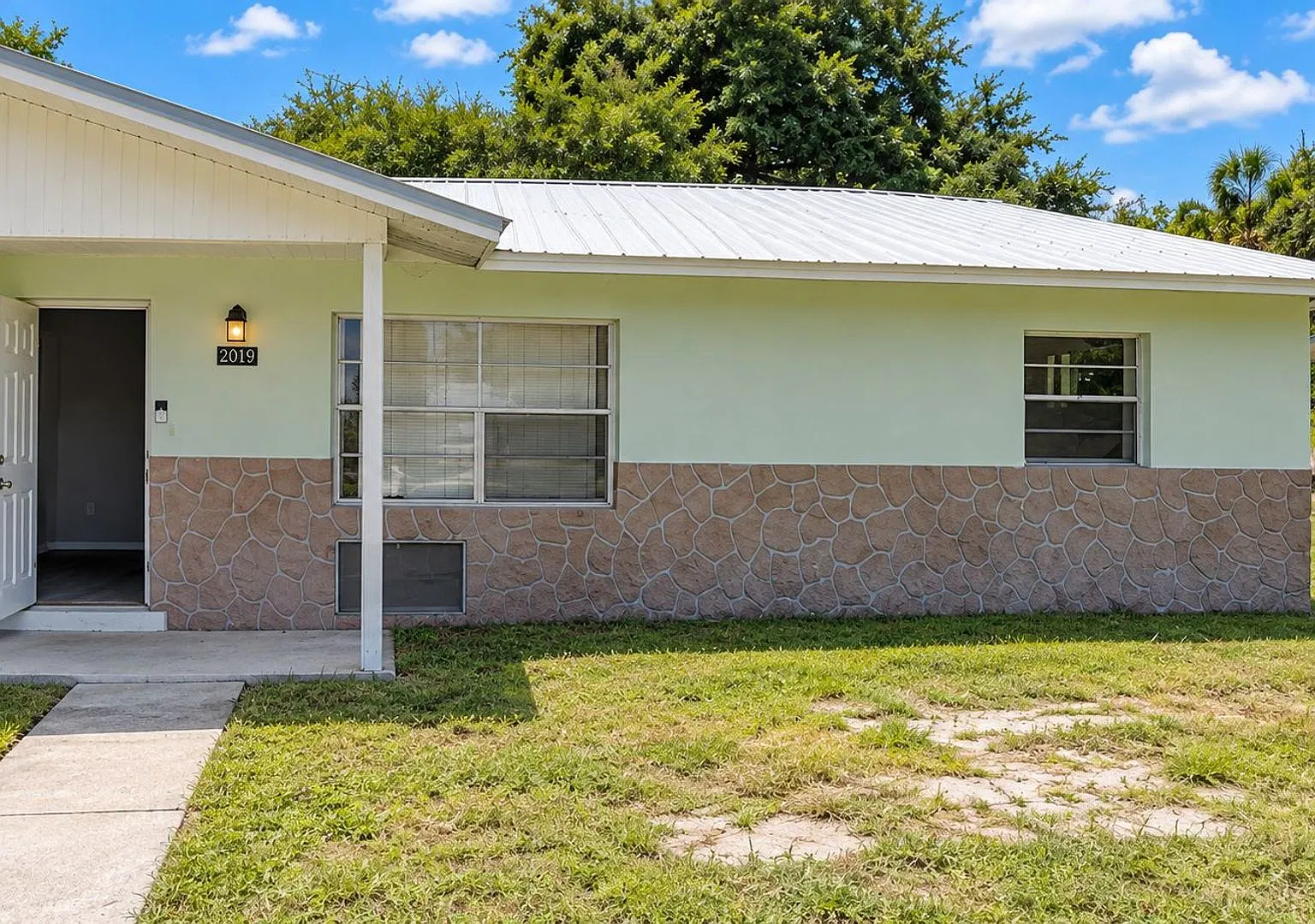 Hugo Rd 2013-2019 FP2 — Photo 1