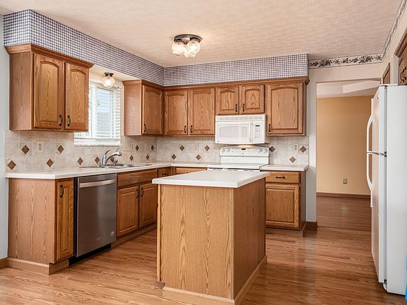 3rd image of 409 Pruden Dr