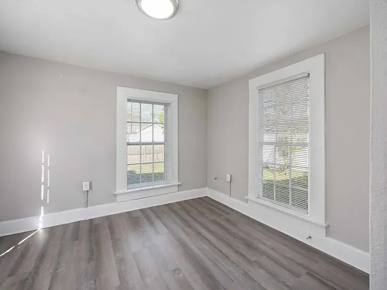 1103 Bryan Ave — Photo 10