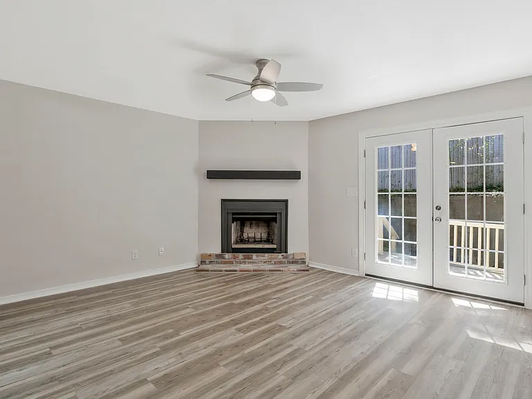 4221 Brookside Dr — Photo 8