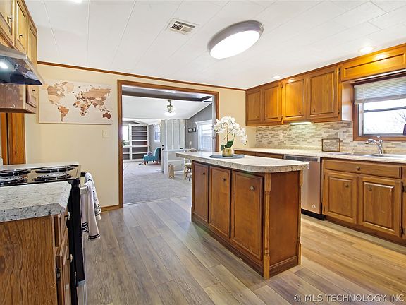 4th image of 31206 E 683rd Rd