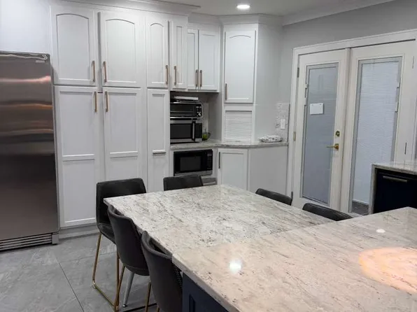 18 Sunrise Ter, Bergenfield, NJ 07621
