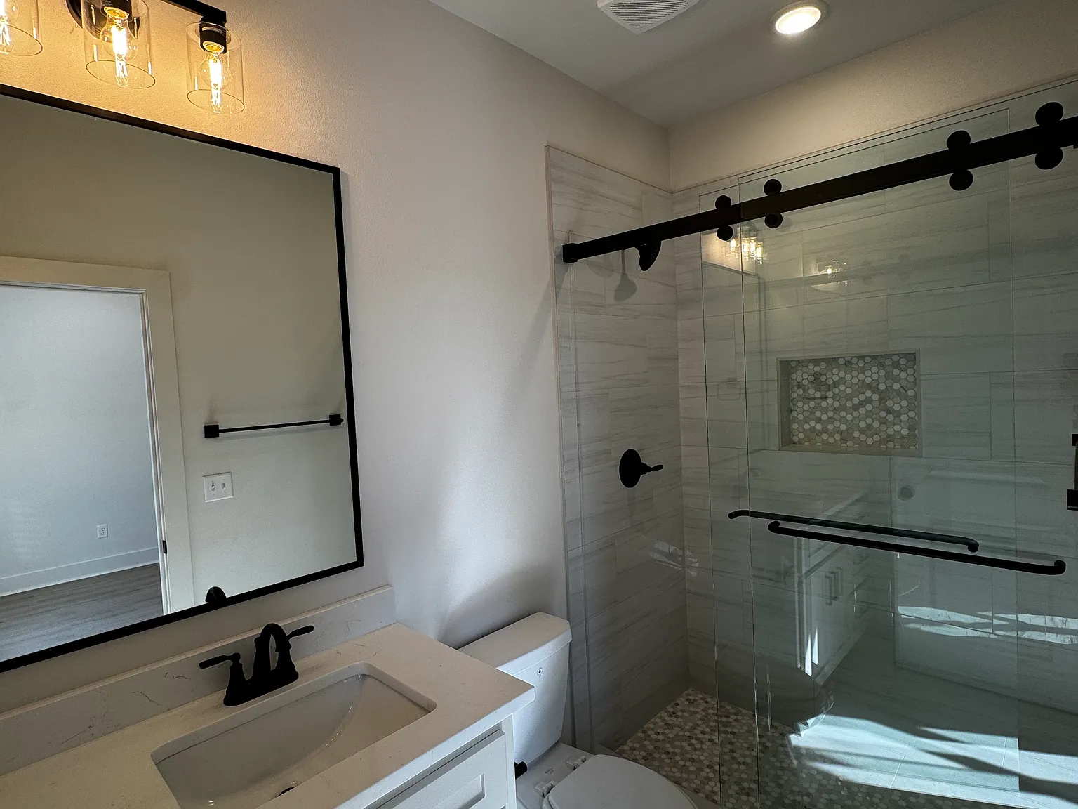 3 bed, 1650 sqft, $2,500 — Photo 4