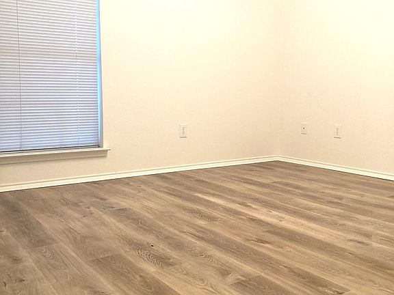 5th image of 1017 Stanford Ln