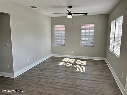 3rd image of 410 CENTER Street