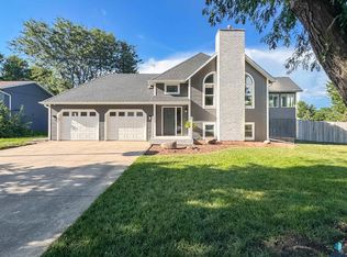 1025 E Cottonwood Dr, Brandon, SD 57005