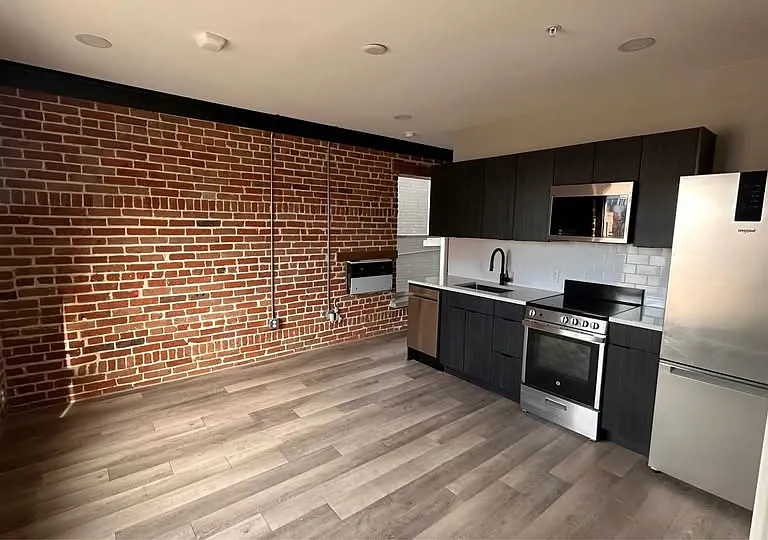 1440 N Clarkson St — Photo 2