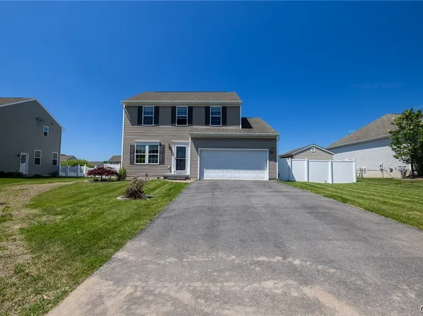 5 Sand Lance Dr, Baldwinsville, NY 13027