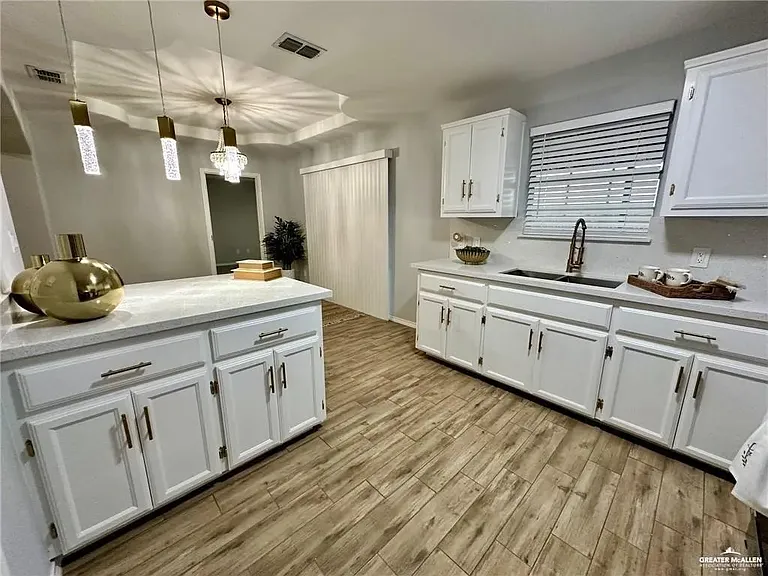 416 Canela Dr — Photo 2