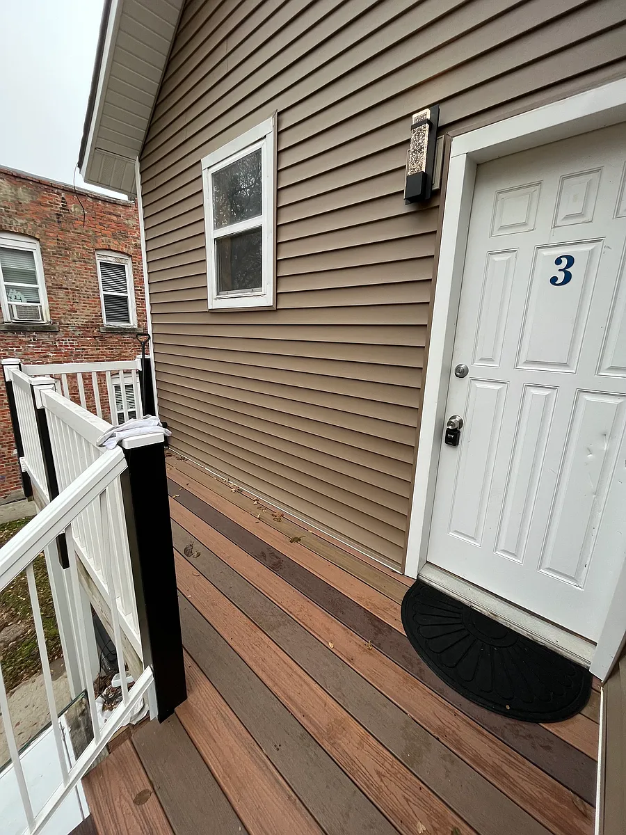 Building Photo - 1315 E 12th St #3
