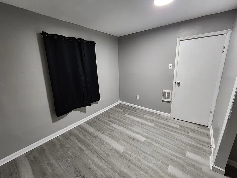 1424 Bancroft St — Photo 7