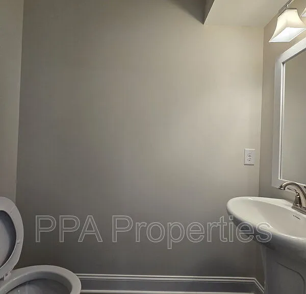 402 Giles St #B — Photo 21