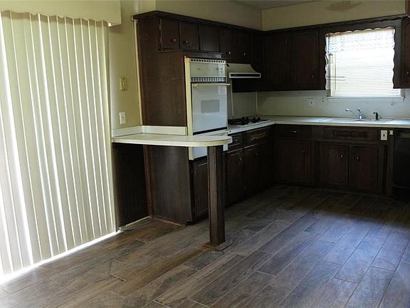 4th image of 901 Hampton Dr