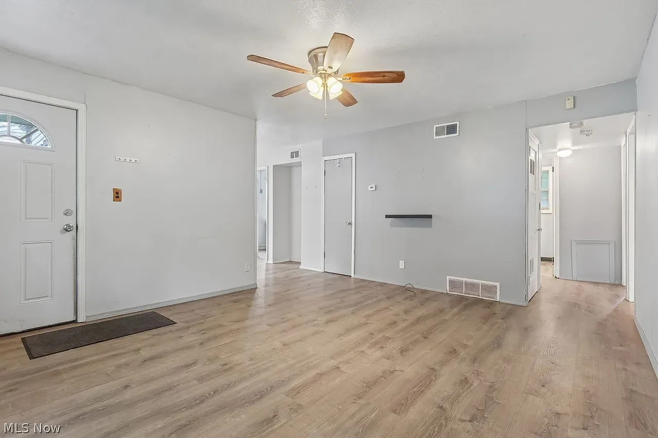 3 bed, 981 sqft, $2,150 — Photo 3