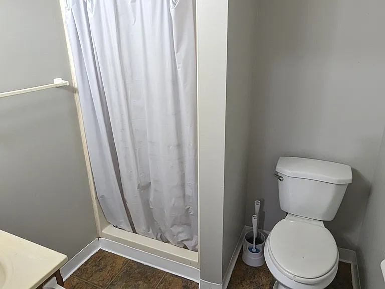 308 Erie St S #17-4 — Photo 5