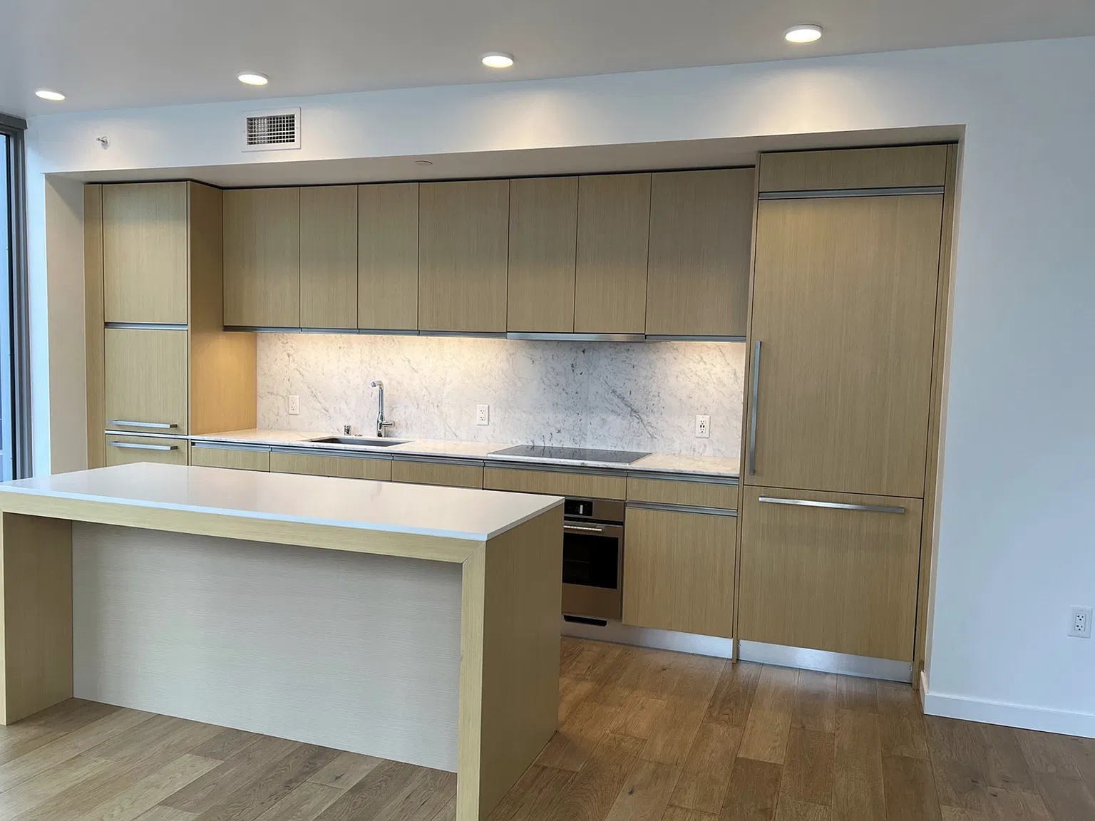 2 bed, 1017 sqft, $3,900 — Photo 4