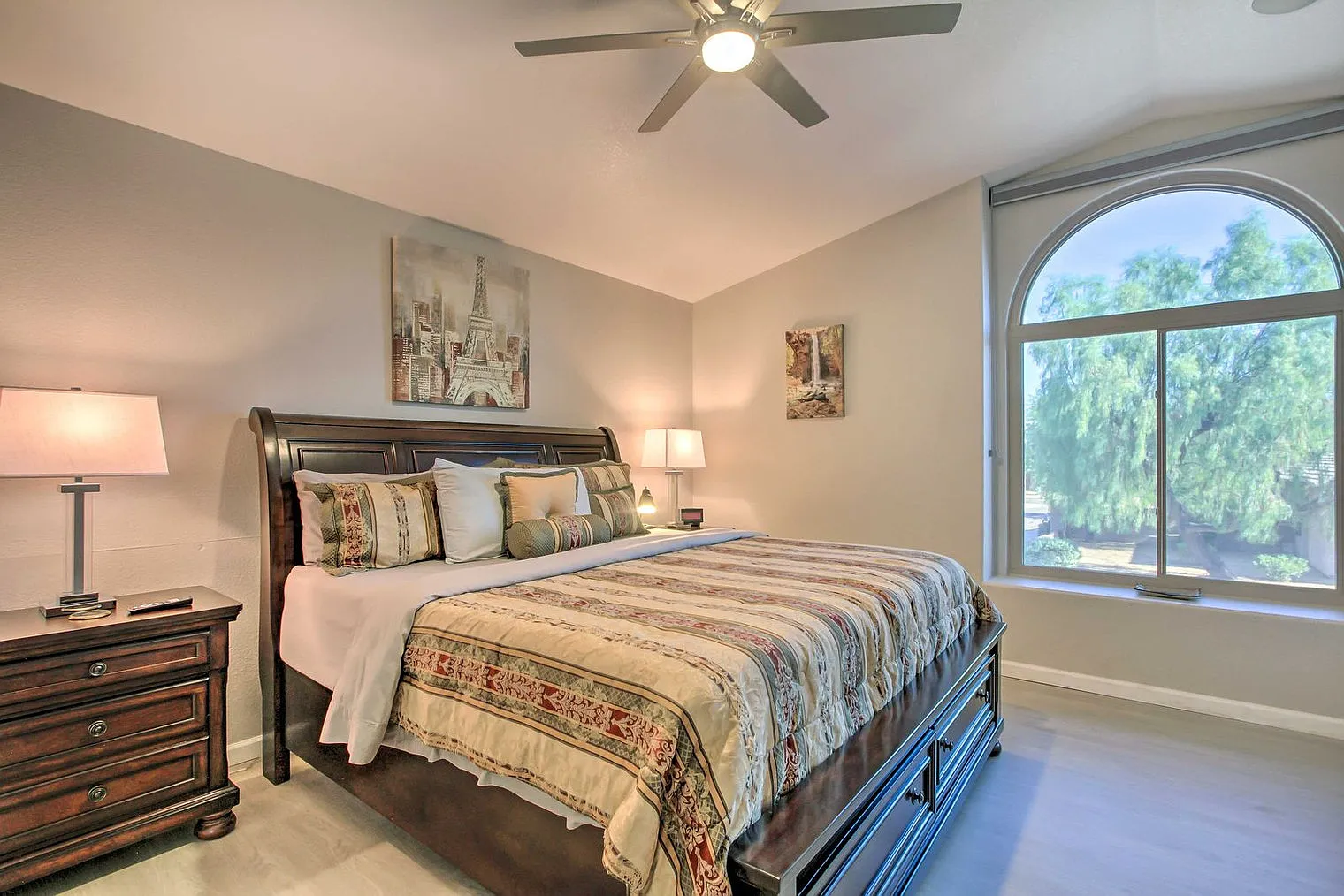 3 bed, 2.0 bath, 2098 sqft, $5,056 — Photo 4