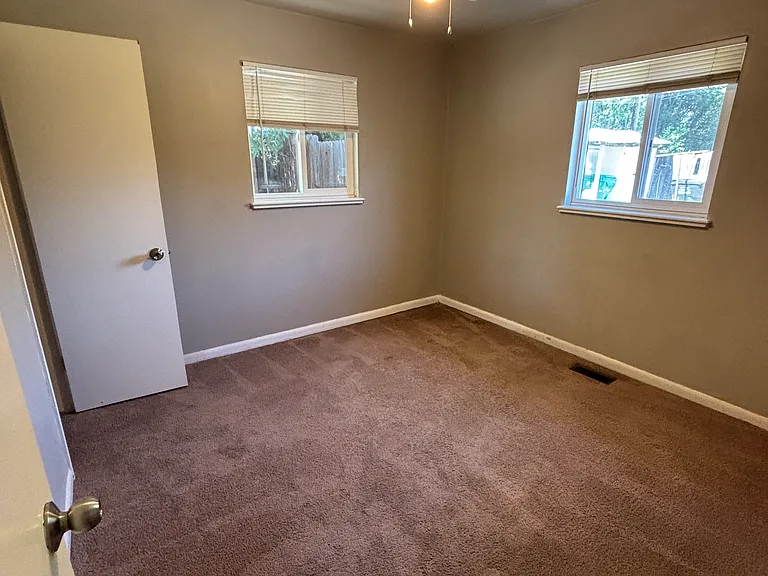 1731 S Madison St — Photo 8