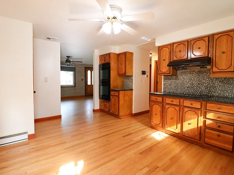 63 Home Ave — Photo 8