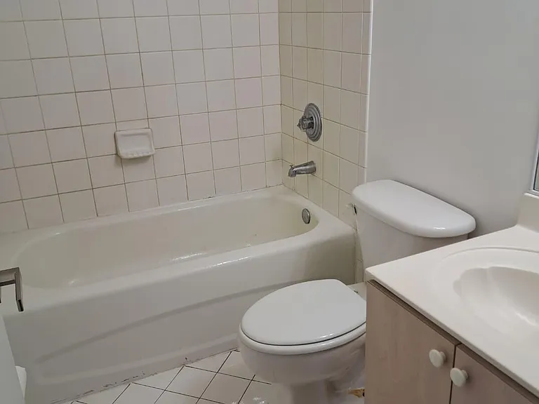 1250 SE 26th St #204 — Photo 7