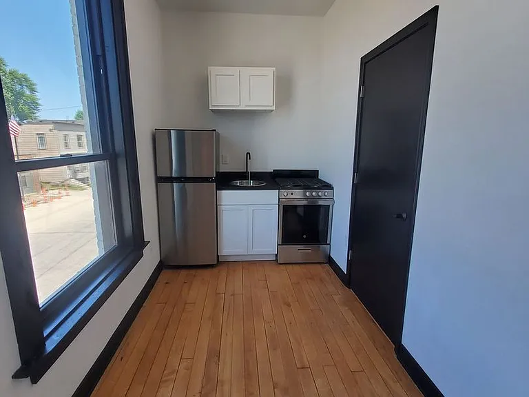 The Berm - 2001 10th Ave (24 Units Luxury Apartments) — Photo 11