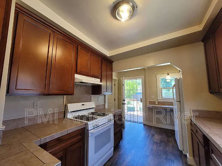 4413 Parker Ave — Photo 7
