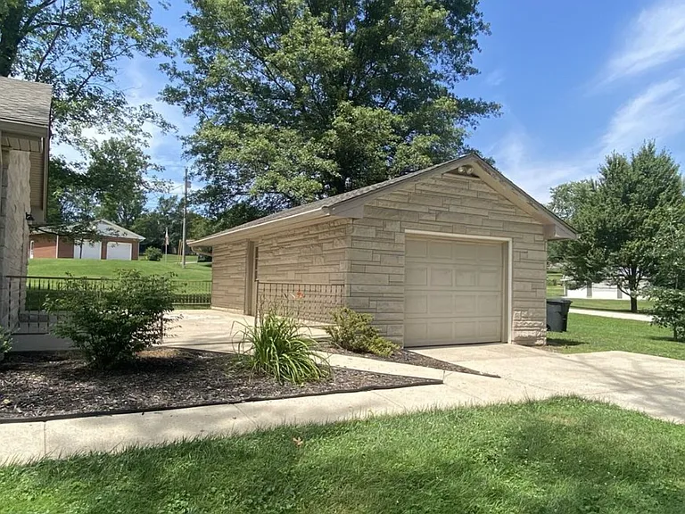 1830 N Glade Cir — Photo 14