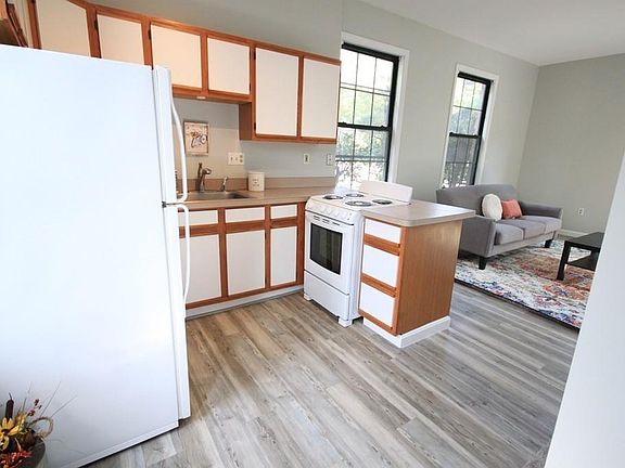 3rd image of 14 Sanford St Unit 8