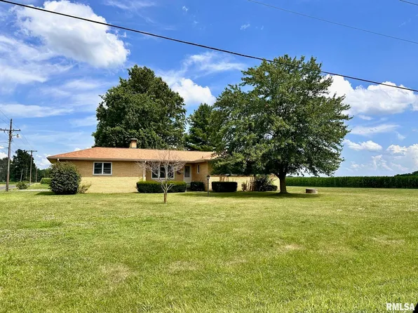 1678 Sandusky Rd, Jacksonville, IL 62650