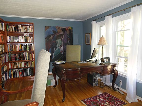 5th image of 410 Camelot Dr
