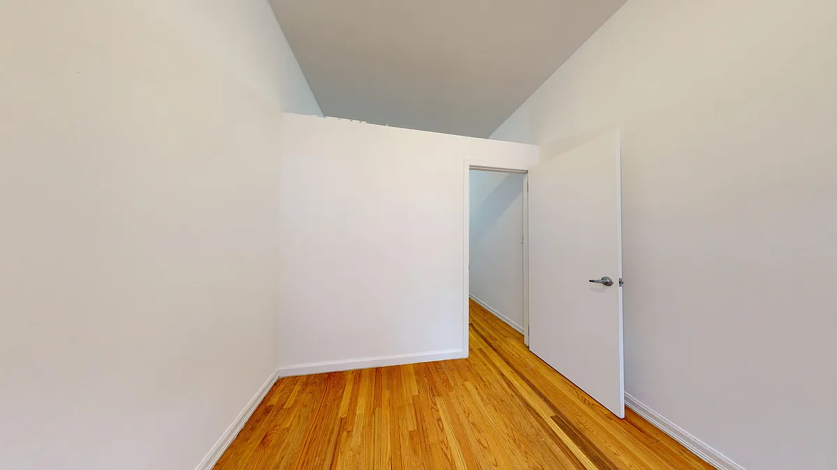Building Photo - 350 E 76th St #1A