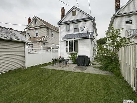 Sold by Douglas Elliman | media 12