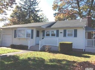 30 Avenue A, West Babylon, NY 11704