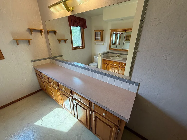 460 SE Conifer Pl — Photo 25