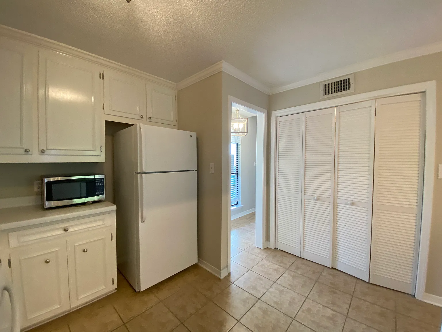 Available Mid November! 2 Bed/1.5 Bath Townhome In Daphne! — Photo 3
