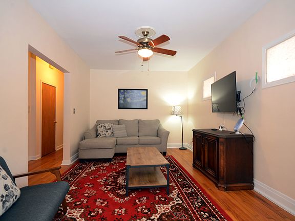 3rd image of 1054 W Winona St #1