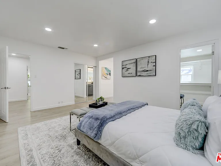 344 S Camden Dr — Photo 15