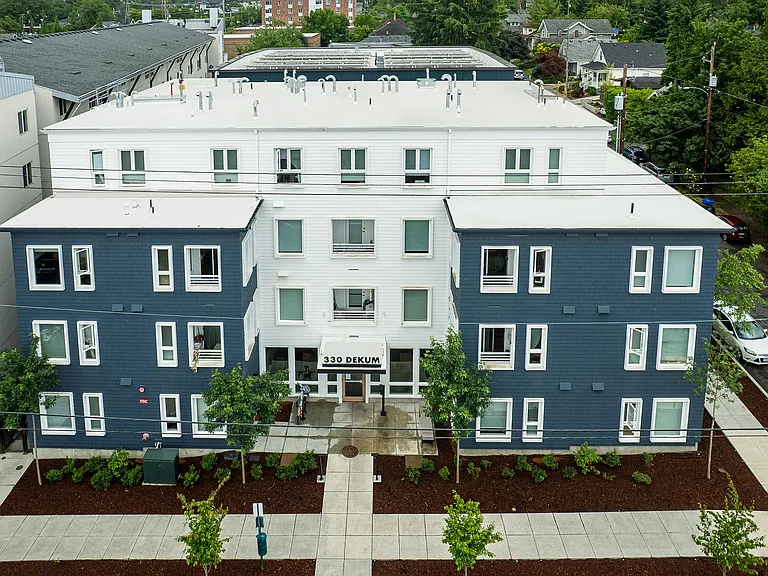 330 Dekum Apartments — Photo 15