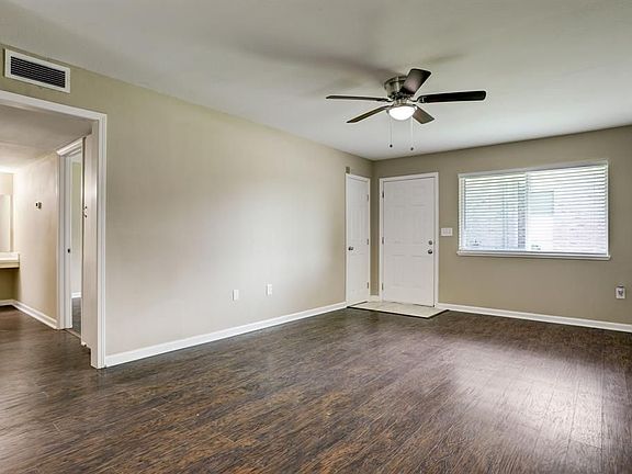 4th image of 16404 Diana Ln