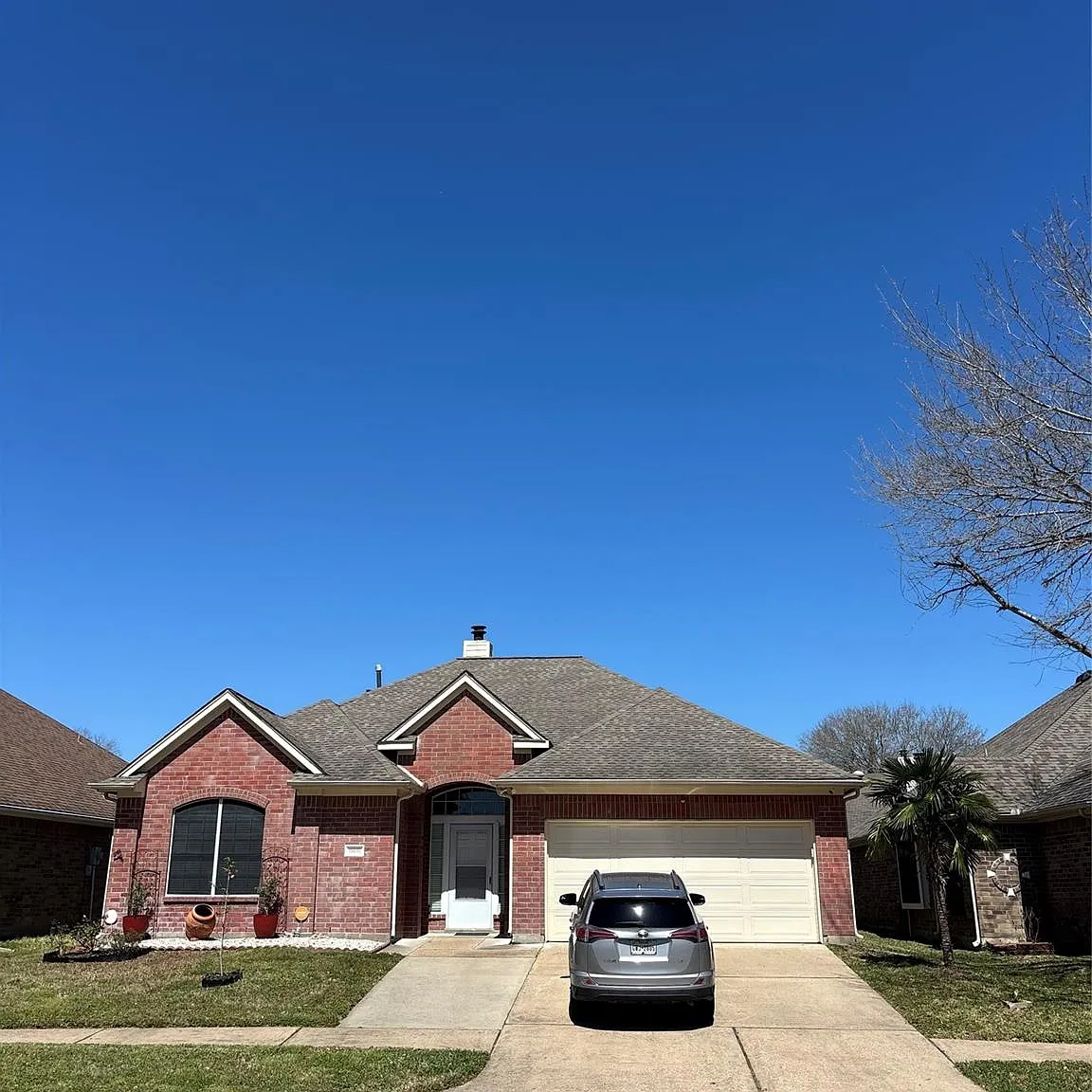 4 bed, 2.0 bath, 2262 sqft, $2,150 — Photo 2