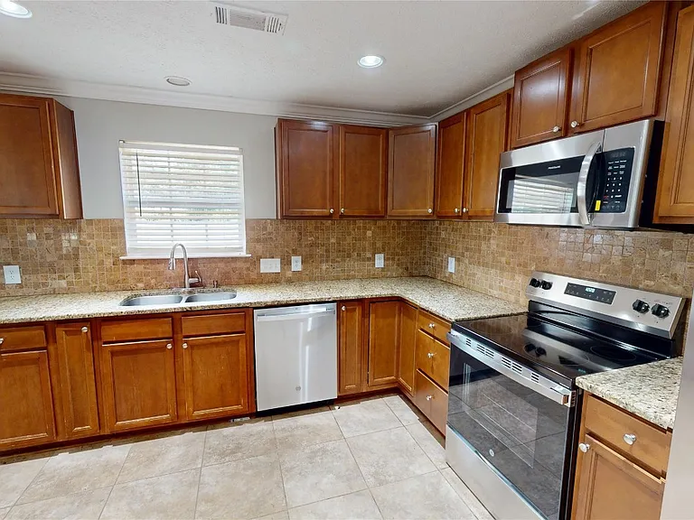 109 Sheila Blvd — Photo 3