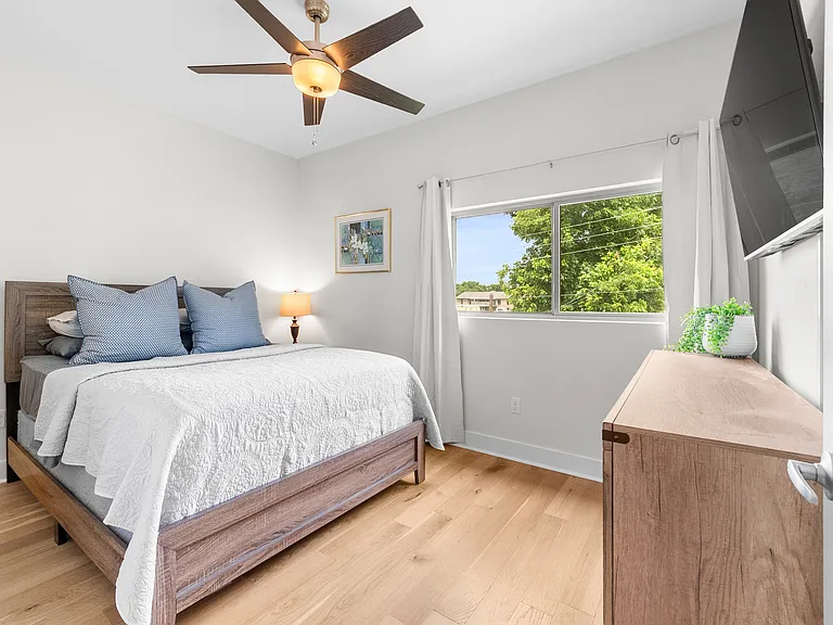 212 Highland Oaks Ln — Photo 10