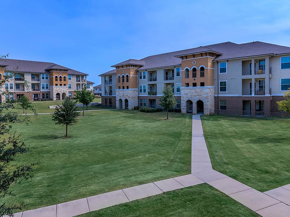 WELCOME HOME TO VUE CASTLE HILLS