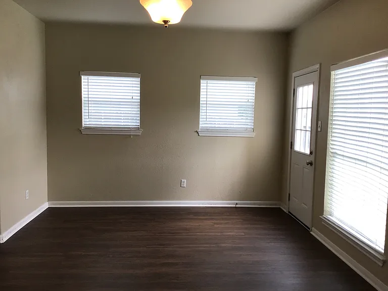 13470 Miller Ln — Photo 5