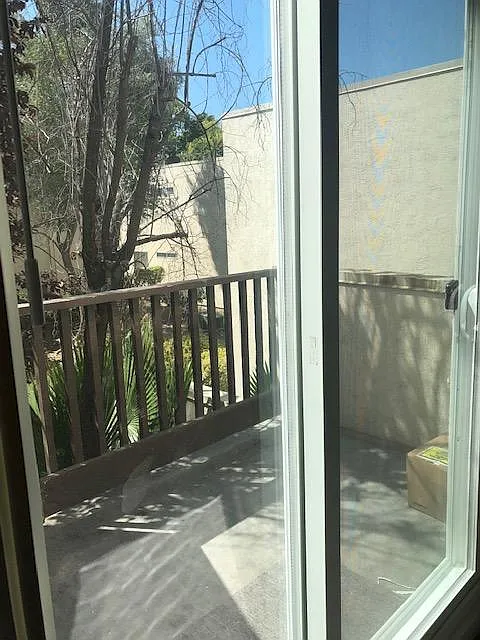 2 bed, 1.5 bath, 1066 sqft, $2,300 — Photo 4