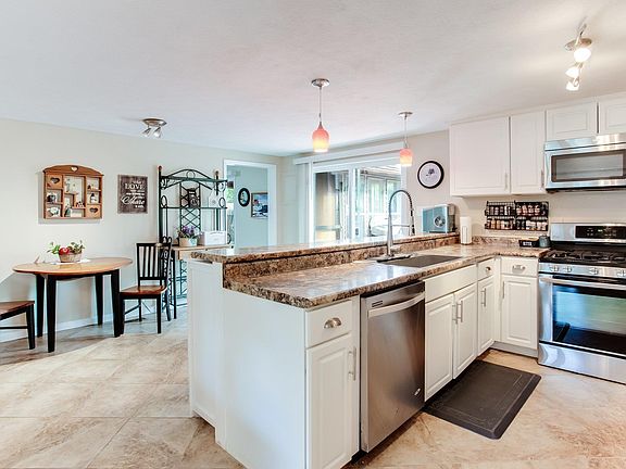 5th image of 3613 Sorin St